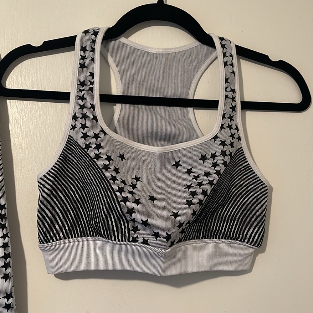 Fabletics Seamless Set - image 3